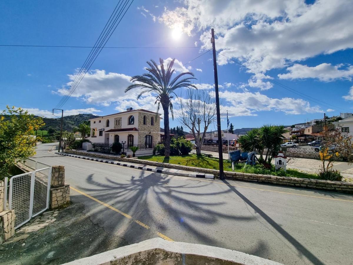 Mountains Retreat & Agios Theodoros